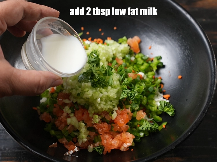 स्टेप 10 – <p><span style="background-color:rgb(255,255,255);color:rgb(0,0,0);">2 टेबल-स्पून </span><a href="https://www.tarladalal.com/glossary-low-fat-milk-low-cal-milk-skim-milk-toned-milk-hindi-516i"><u>लो फॅट दूध (low fat milk)</u></a><u> …