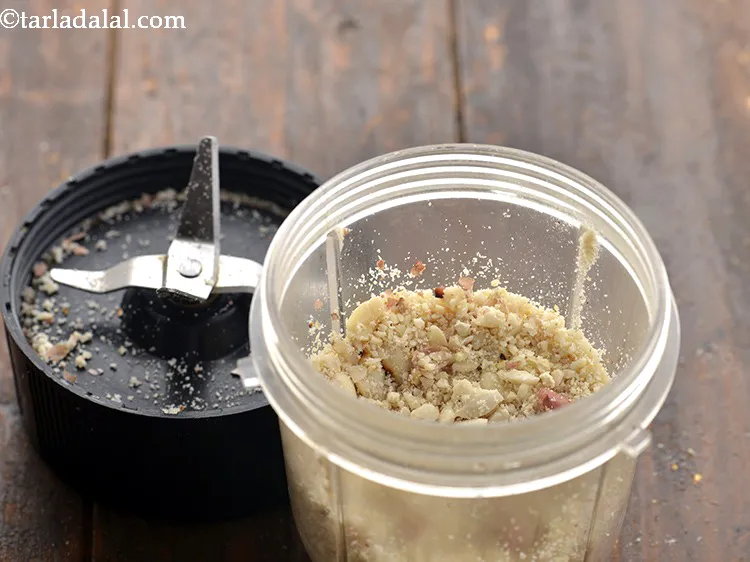 स्टेप 8 – <p>दरदरा पाउडर बनने के लिए उन्हें एक या दो बार …