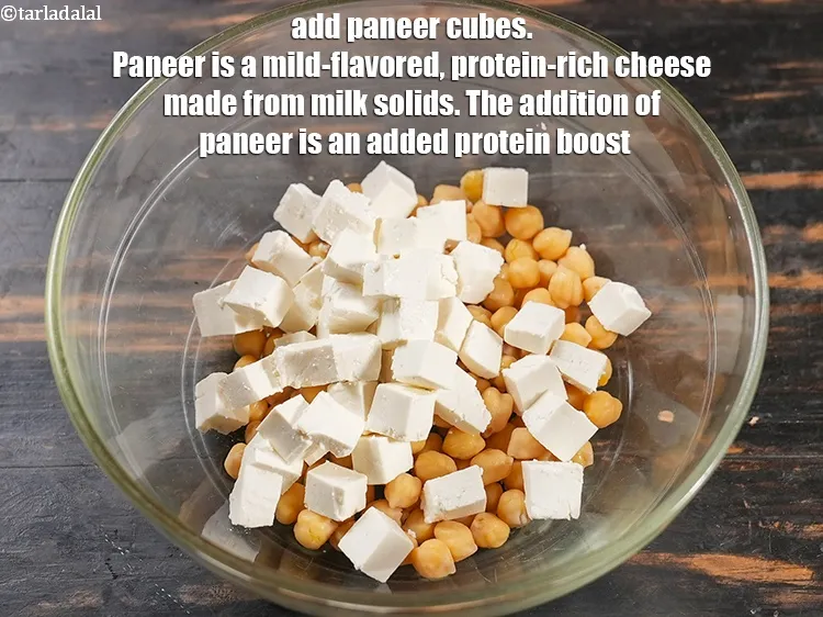 स्टेप 4 – <p>१ कप&nbsp;<a href="">पनीर के क्यूब्स</a>&nbsp;डालें। पनीर एक हल्का-स्वाद वाला, प्रोटीन …
