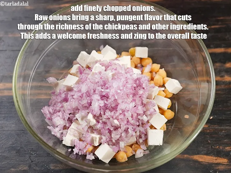 स्टेप 5 – <p>१/२ कप&nbsp;बारीक&nbsp;<a href="">कटा हुआ प्याज</a>&nbsp;डालें। कच्चे प्याज से&nbsp;तीखा स्वाद आता …