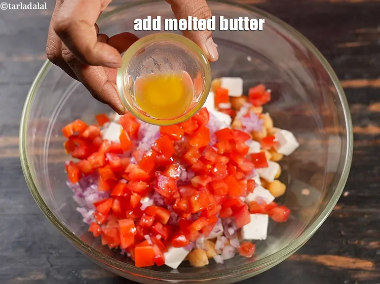 स्टेप 7 – <p>२&nbsp;टी-स्पून&nbsp;<a href="">पिघला हुआ मक्खन</a>&nbsp;डालें।&nbsp;&nbsp;</p>