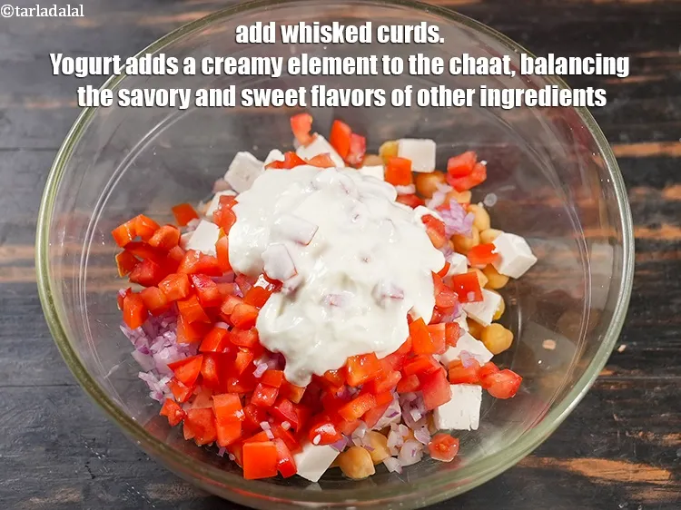 स्टेप 8 – <p>१/४ कप&nbsp;<a href="">फैंटा हुआ दही</a>&nbsp;मिलाएं । दही चाट में मलाईदार …