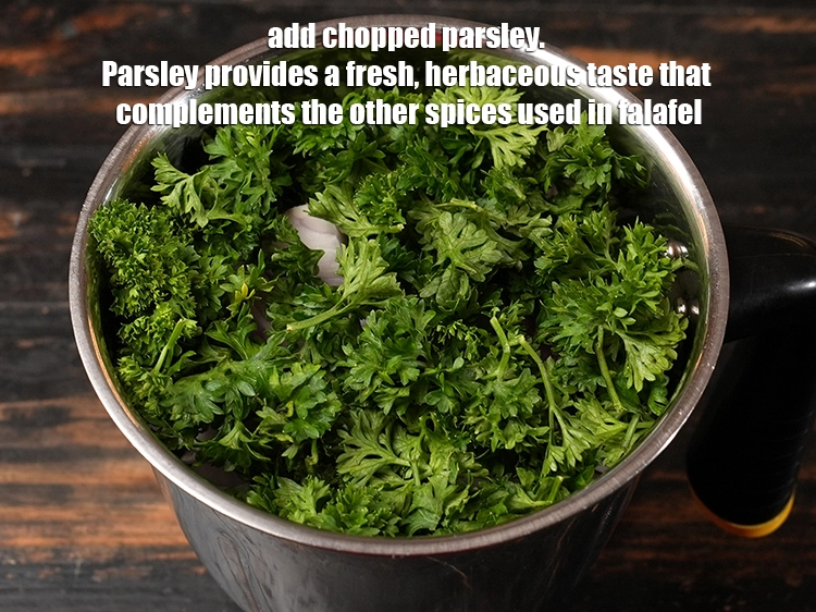 स्टेप 2 – <p><span style="background-color:rgb(255,255,255);color:rgb(0,0,0);">1/4 कप </span><a href="https://www.tarladalal.com/glossary-parsley-hindi-393i#ing_2371"><u>कटा हुआ पार्सले (chopped parsley)</u></a> डालें। …