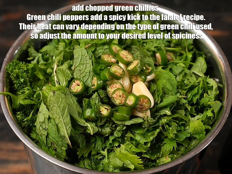 स्टेप 6 – <p><span style="background-color:rgb(255,255,255);color:rgb(0,0,0);">1 टी-स्पून </span><a href="https://www.tarladalal.com/glossary-green-chillies-hari-mirch-hindi-331i#ing_2388"><u>कटी हुई हरी मिर्च (chopped green …