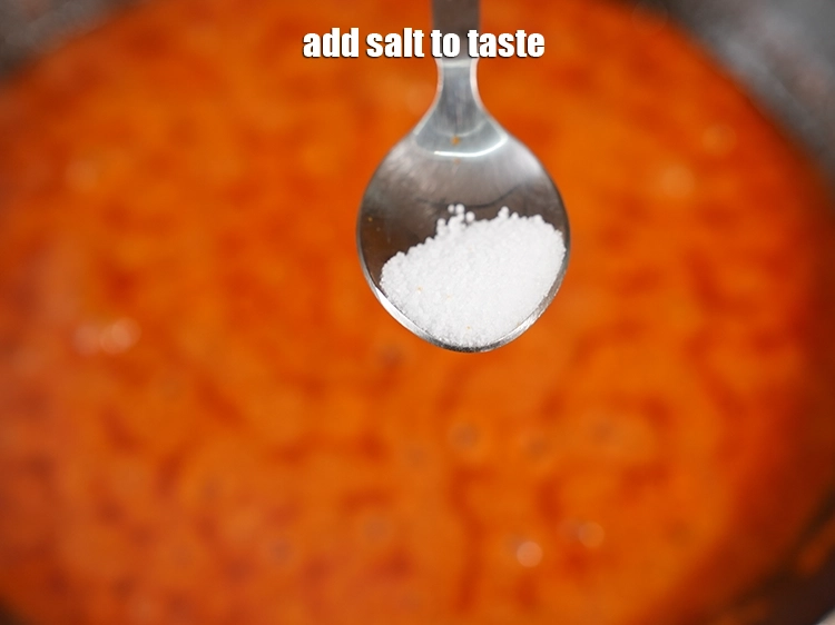 स्टेप 35 – <p>स्वादानुसार <a href="https://www.tarladalal.com/glossary-salt-namak-table-salt-hindi-418i"><u>नमक (salt)</u></a> डालें.</p>