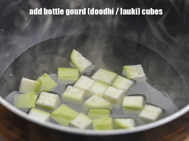 स्टेप 16 – <p><span style="background-color:rgb(255,255,255);color:rgb(0,0,0);">1/2 कप </span><a href="https://www.tarladalal.com/glossary-bottle-gourd-lauki-doodhi-ghiya-hindi-252i#ing_2458"><u>लौकी के टुकड़े (doodhi / lauki) …