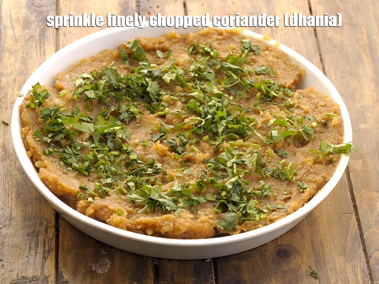 स्टेप 14 – <p><span style="background-color:rgb(255,255,255);color:rgb(0,0,0);">2 टेबल-स्पून </span><a href="https://www.tarladalal.com/glossary-coriander-dhania-kothmir-hindi-369i#ing_2365"><u>कटा हुआ हरा धनिया (chopped coriander)</u></a> …