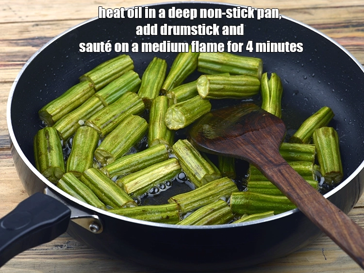 स्टेप 1 – <p>एक गहरे नॉन-स्टिक पॅन में <span style="background-color:rgb(255,255,255);color:rgb(0,0,0);">१/२ टी-स्पून </span><a href="https://www.tarladalal.com/glossary-mustard-oil-hindi-942i"><u>सरसों …