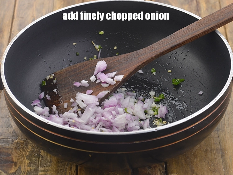 स्टेप 18 – <p>उसी तरह <span style="background-color:rgb(255,255,255);color:rgb(0,0,0);">1/4 कप </span><a href="https://www.tarladalal.com/glossary-onions-pyaz-pyaaz-kanda-hindi-548i#ing_2327"><u>कटा हुआ प्याज़ (chopped …