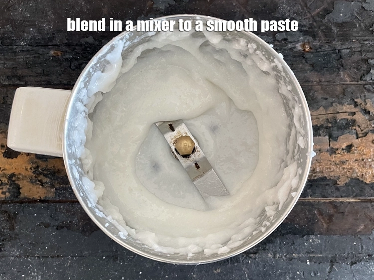 स्टेप 9 – <p>मिक्सर में पीसकर <strong>मुलायम पेस्ट</strong> बना लें।</p>