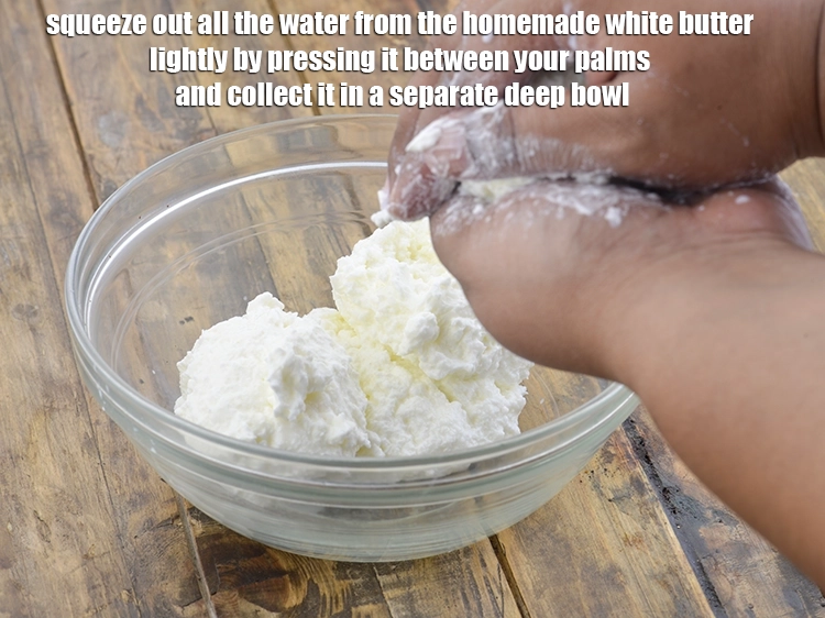 स्टेप 14 – <p>घर पर बने सफेद मक्खन को अपनी हथेलियों के बीच …