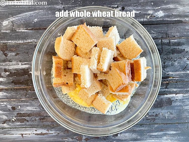 स्टेप 6 – <p>इसमें 5 ब्रेड स्लाइस से कटे हुए <a href="https://www.tarladalal.com/glossary-whole-wheat-bread-gehun-ka-bread-hindi-855i"><u>गेहूं का …