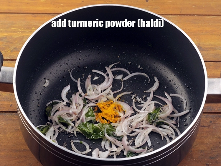 स्टेप 12 – <p>१/४ टी-स्पून <a href="">हल्दी पाउडर</a> डालें।</p>