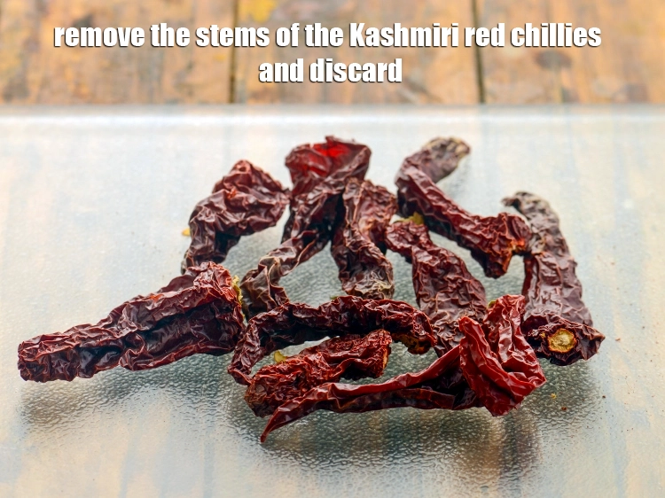 स्टेप 1 – <p><strong>चिली गार्लिक सॉस रेसिपी | भारतीय स्टाइल चिली गार्लिक सॉस …