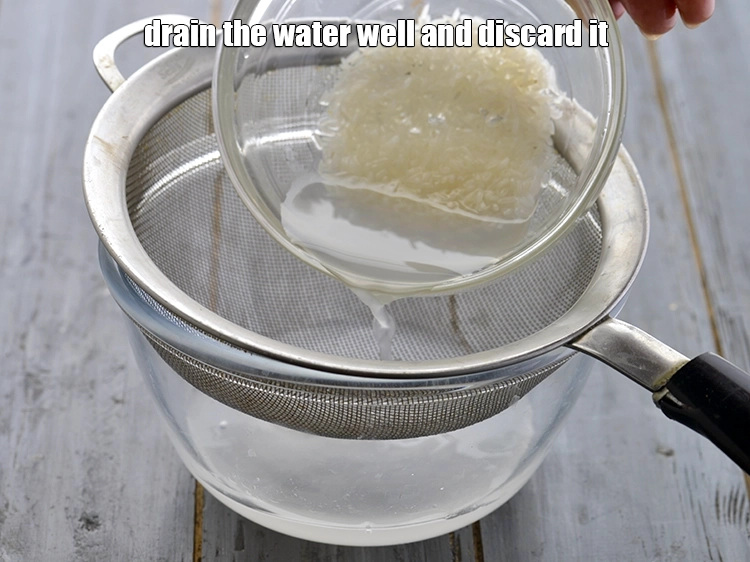 स्टेप 9 – <p>पानी को अच्छी तरह से छान कर निकाल दें। धुले …