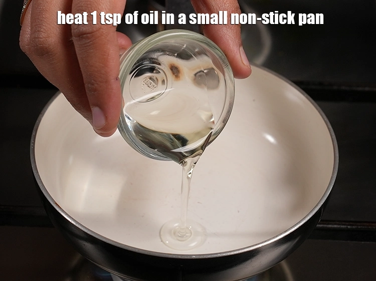 स्टेप 12 – <p>एक छोटे नॉन-स्टिक पैन में 1 छोटा चम्मच <a href="https://www.tarladalal.com/glossary-oil-hindi-671i"><u>तेल …