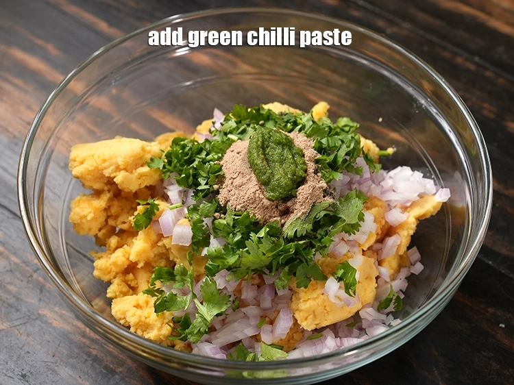 स्टेप 38 – <p><span style="background-color:rgb(255,255,255);color:rgb(0,0,0);">1 टी-स्पून </span><a href="https://www.tarladalal.com/glossary-green-chilli-paste-hari-mirch-ki-paste-mirchi-paste-hindi-333i"><u>हरी मिर्च की पेस्ट (green chilli …