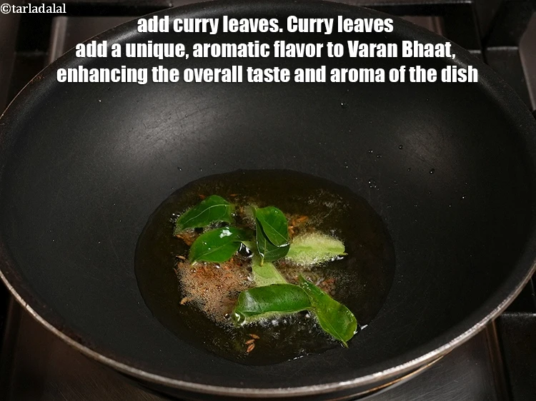 स्टेप 18 – <p><span style="background-color:rgb(255,255,255);color:rgb(0,0,0);">5 से 8 </span><a href="https://www.tarladalal.com/glossary-curry-leaves-kadi-patta-kadipatta-hindi-388i"><u>करी पत्ते (curry leaves)</u></a> डालें। …