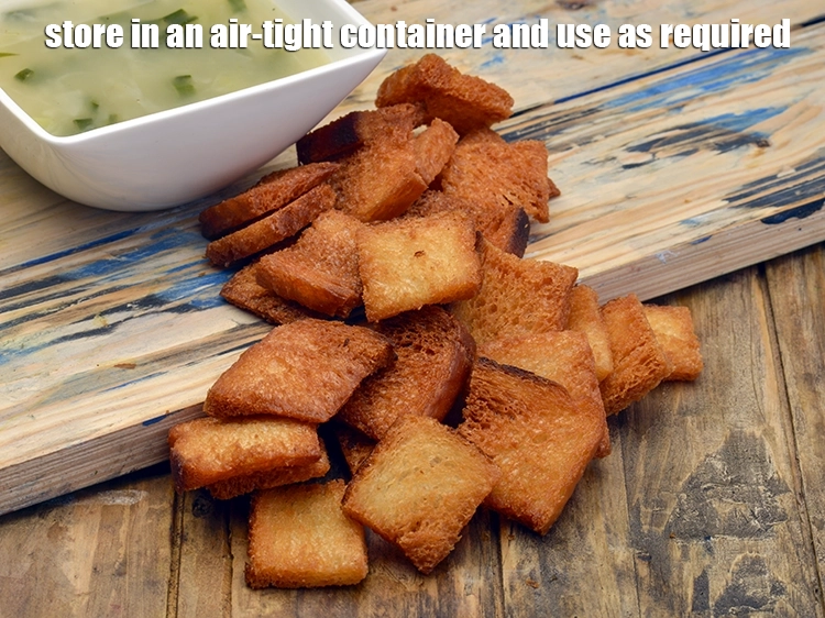 स्टेप 6 – <p><strong>तले हुए क्रूटॉन्स को </strong><span style="background-color:rgb(255,255,255);color:rgb(0,0,0);">एक हवा-बंध डिब्बे में भरें …