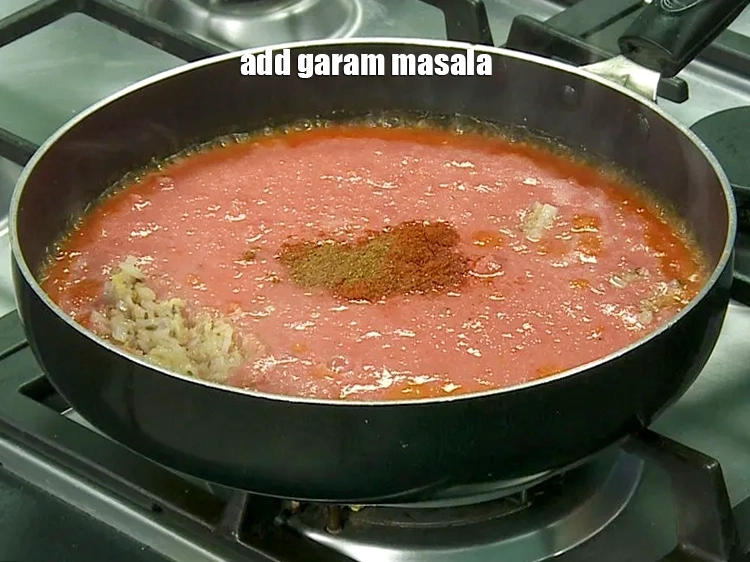 स्टेप 11 – <p><span style="background-color:rgb(255,255,255);color:rgb(0,0,0);">1/4 टी-स्पून </span><a href="https://www.tarladalal.com/glossary-garam-masala-hindi-296i"><u>गरम मसाला (garam masala)</u></a> डालें। स्वादिष्ट …
