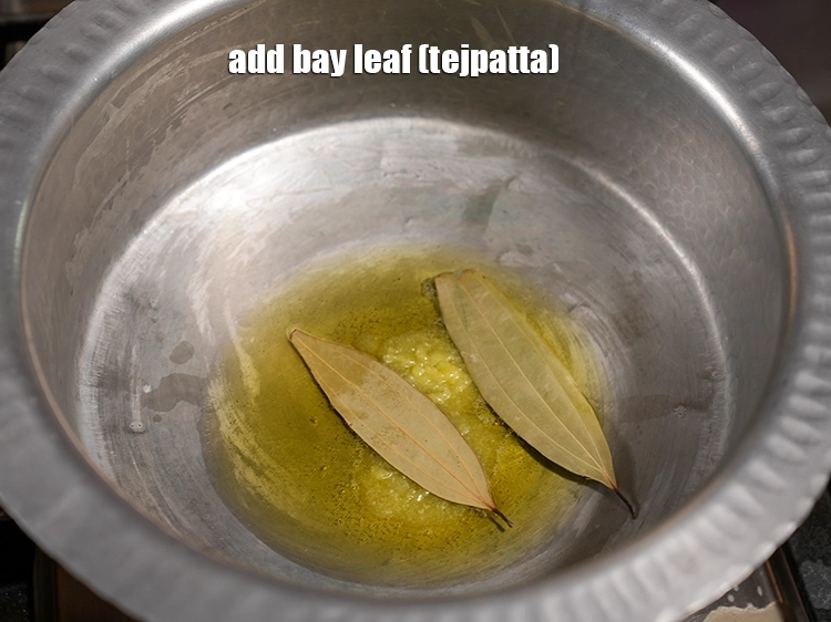 स्टेप 19 – <p><span style="background-color:rgb(255,255,255);color:rgb(0,0,0);">2 </span><a href="https://www.tarladalal.com/glossary-bay-leaf-tejpatta-bay-leaves-hindi-189i"><u>तेजपत्ते (bay leaf (tejpatta)</u></a><u> डालें।</u></p>