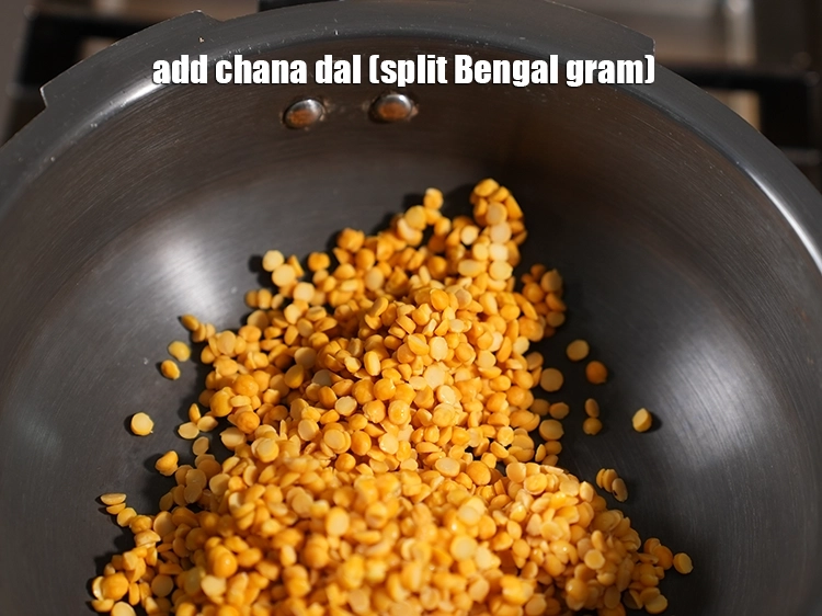 स्टेप 9 – <p><span style="background-color:rgb(255,255,255);color:rgb(0,0,0);">5 टेबल-स्पून </span><a href="https://www.tarladalal.com/glossary-chana-dal-split-Bengal-gram-hindi-285i"><u>चना दाल (chana dal) </u></a><span style="background-color:rgb(255,255,255);color:rgb(0,0,0);">, …