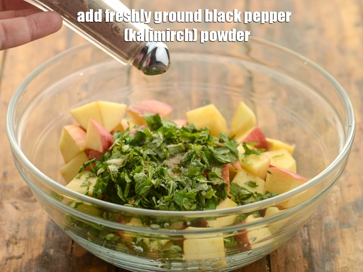 स्टेप 23 – <p>ताजा पिसी हुई <a href="https://www.tarladalal.com/glossary-freshly-ground-black-pepper-kalimirch-powder-kali-mirch-ka-powder-hindi-567i">काली मिर्च का पाउडर</a> डालें। अपने …