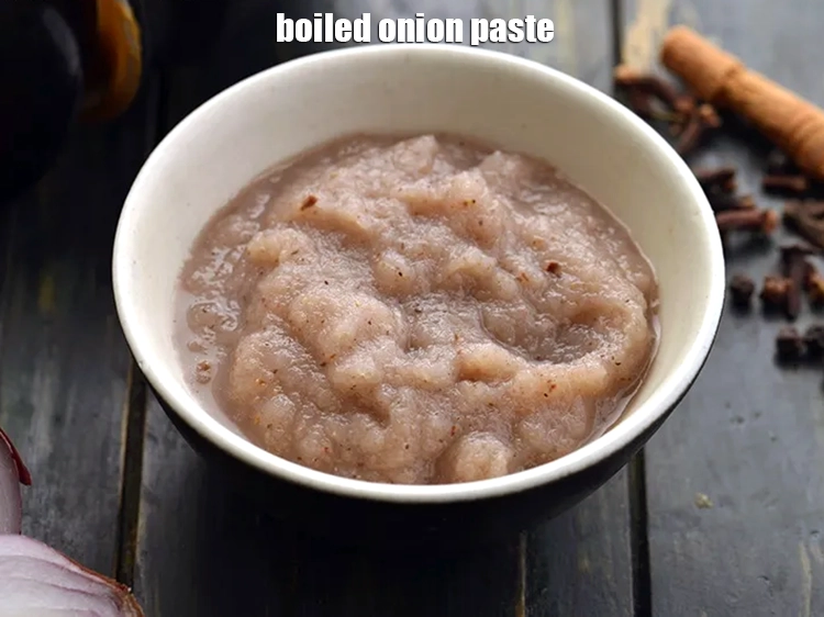 स्टेप 34 – <p><a href="https://www.tarladalal.com/boiled-onion-paste-hindi-22393r">प्याज का पेस्ट</a> बनाने के लिए एक गहरे पैन …