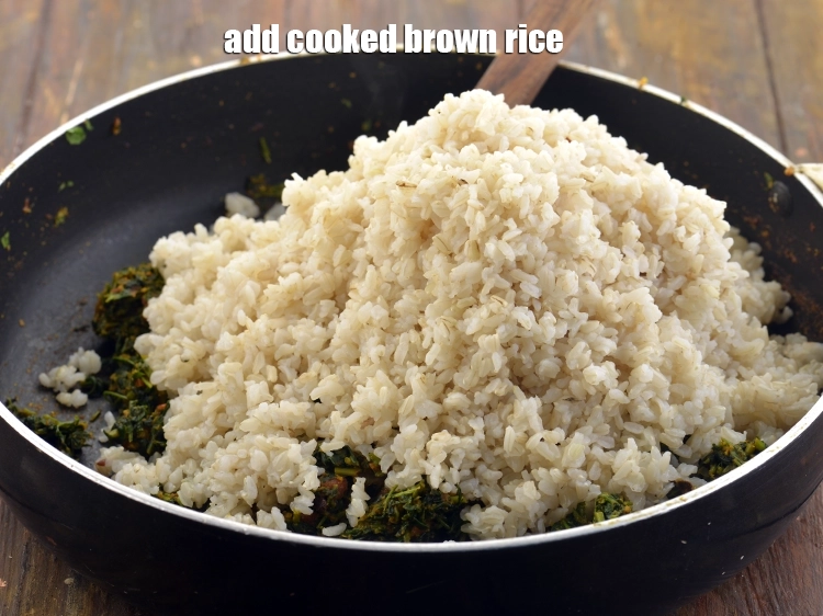 स्टेप 29 – <p>अब, <a href="https://www.tarladalal.com/glossary-brown-rice-hindi-1618i#ing_2895"><u>भिगोया और पकाया हुआ ब्राउन राइस ( soaked …