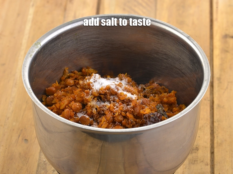 स्टेप 29 – <p><span style="background-color:rgb(255,255,255);color:rgb(0,0,0);">स्वादअनुसार </span><a href="https://www.tarladalal.com/glossary-salt-namak-table-salt-hindi-418i"><u>नमक (salt)&nbsp;</u></a><span style="background-color:rgb(255,255,255);color:rgb(0,0,0);"> डालें।</span></p>