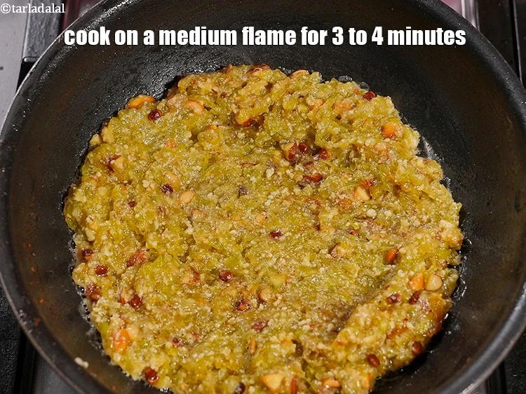 स्टेप 19 – <p>बीच-बीच में हिलाते हुए, मध्यम आंच पर 3 से 4 …