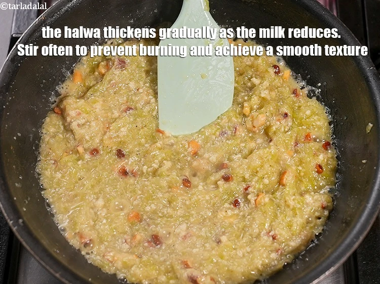 स्टेप 24 – <p>दूध कम होने पर हलवा धीरे-धीरे गाढ़ा होता जाता है। …
