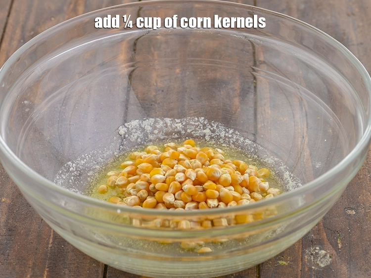 स्टेप 3 – <p>इसके लिए, १/४ कप <a href="https://www.tarladalal.com/glossary-maize-kernels-dry-corn-kernels-sukhe-makai-ke-dane-hindi-1655i"><u>मक्की के दाने</u></a> डालें। ये …