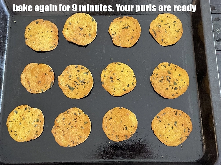 स्टेप 21 – <p>फिर से 9 मिनट तक <strong>बेक</strong> करें। आपकी पूरियाँ तैयार …