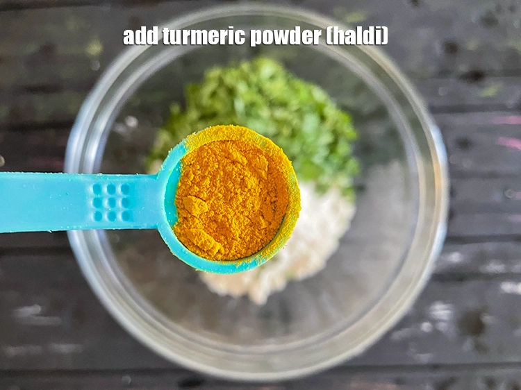 स्टेप 5 – <p><span style="background-color:rgb(255,255,255);color:rgb(0,0,0);">1/2 टी-स्पून </span><a href="https://www.tarladalal.com/glossary-turmeric-powder-haldi-hindi-645i"><u>हल्दी पाउडर (turmeric powder, haldi)</u></a> डालें।</p>