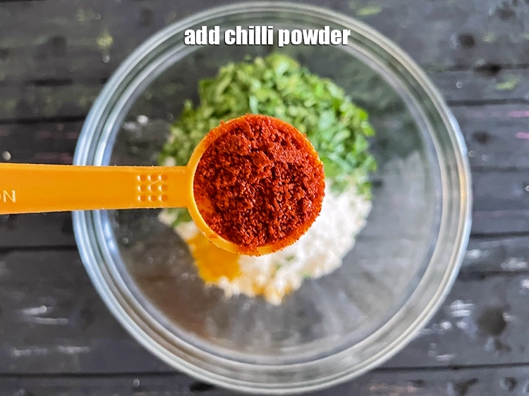 स्टेप 6 – <p><span style="background-color:rgb(255,255,255);color:rgb(0,0,0);">1 टी-स्पून </span><a href="https://www.tarladalal.com/glossary-chilli-powder-red-chilli-powder-hindi-339i"><u>लाल मिर्च का पाउडर (red chilli …