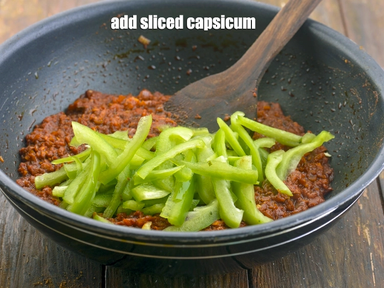 स्टेप 30 – <p>अब, <span style="background-color:rgb(255,255,255);color:rgb(0,0,0);">1/2 कप </span><a href="https://www.tarladalal.com/glossary-capsicum-shimla-mirch-bell-pepper-hindi-163i#ing_2312"><u>स्लाईस्ड शिमला मिर्च (sliced capsicum)</u></a> …