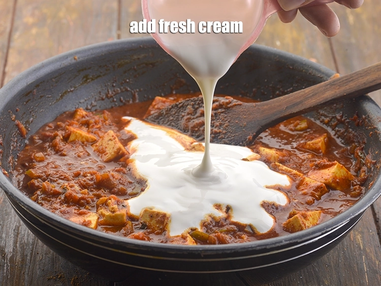 स्टेप 36 – <p>अंत में, <strong>कढ़ाई पनीर</strong> (<strong>रेस्टोरेंट स्टाइल कडाई पनीर</strong>) में शानदार …