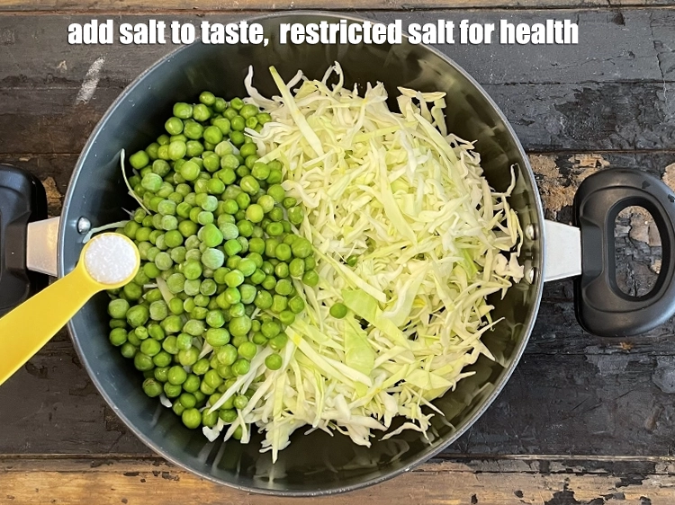 स्टेप 10 – <p>स्वादानुसार <a href="https://www.tarladalal.com/glossary-salt-namak-table-salt-hindi-418i"><u>नमक (salt) </u></a><span style="background-color:rgb(255,255,255);color:rgb(0,0,0);">स्वादअनुसार, स्वास्थ्य के लिए प्रतिबंधित …