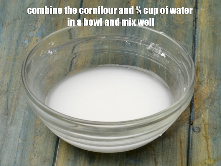 स्टेप 4 – <p>एक कटोरे में कॉर्नफ्लोर और ¼ कप पानी डालें और …