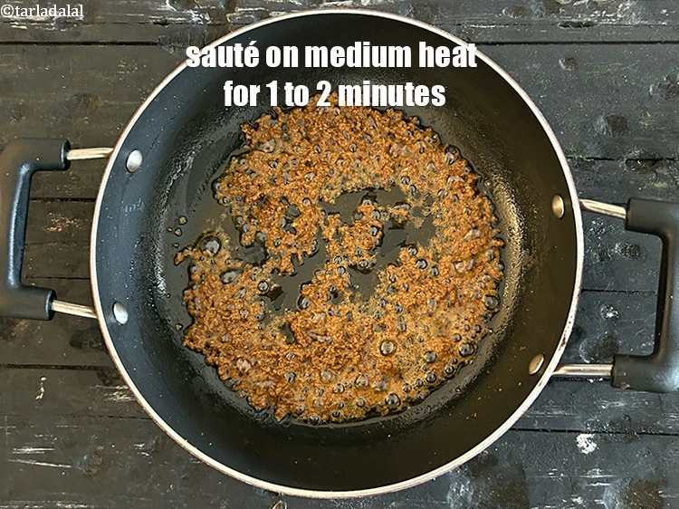 स्टेप 23 – <p>मीडियम आंच पर 1 से 2 मिनट तक भूनें।</p>