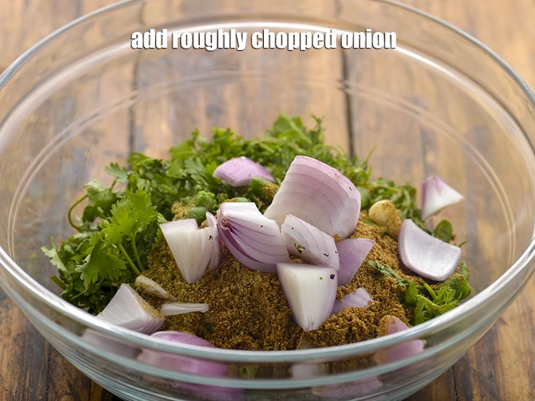 स्टेप 5 – <p><span style="background-color:rgb(255,255,255);color:rgb(0,0,0);">1/4 कप </span><a href="https://www.tarladalal.com/glossary-onions-pyaz-pyaaz-kanda-hindi-548i#ing_2327"><u>कटा हुआ प्याज़ (chopped onions)</u></a> डालें।</p>