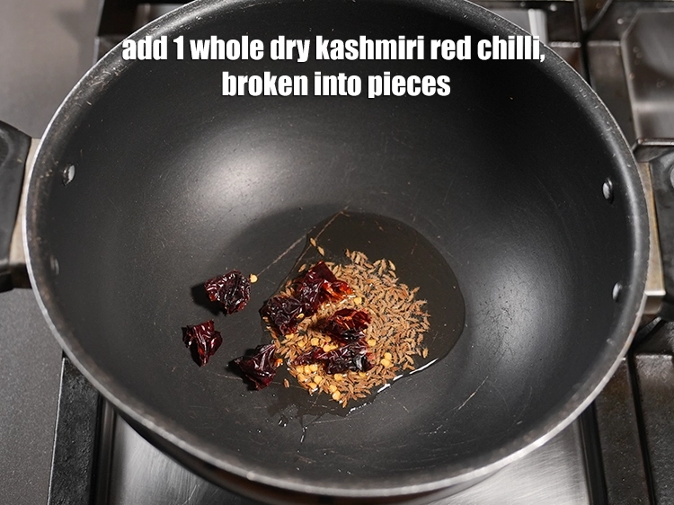 स्टेप 17 – <p>टुकड़ों में तोड़ी हुई 1 सूखी <a href="https://www.tarladalal.com/glossary-whole-dry-kashmiri-red-chillies-kashmiri-mirch-kashmiri-lal-mirch-hindi-332i">कश्मीरी लाल मिर्च</a> …