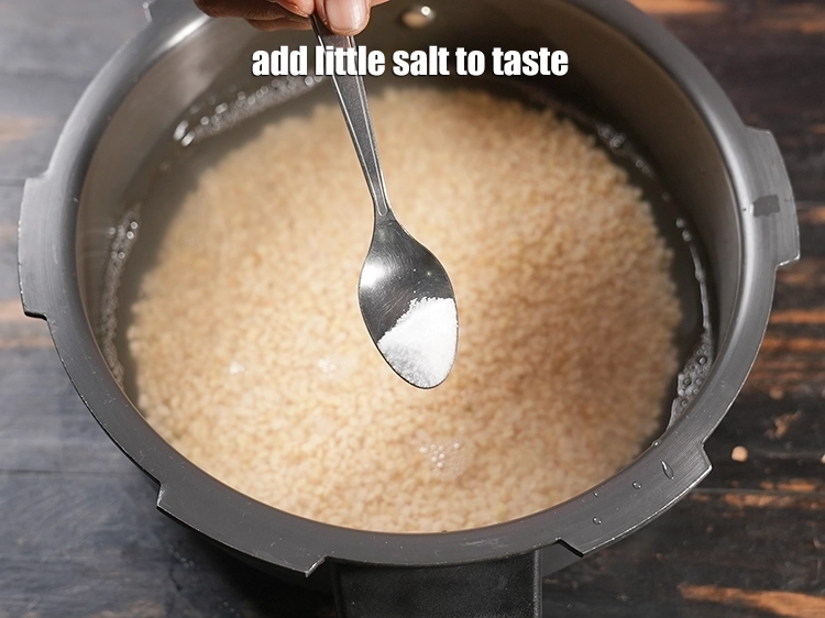 स्टेप 8 – <p><a href="https://www.tarladalal.com/glossary-salt-namak-table-salt-hindi-418i"><u>नमक (salt) </u></a><span style="background-color:rgb(255,255,255);color:rgb(0,0,0);">स्वादअनुसार, स्वास्थ्य के लिए प्रतिबंधित नमक</span> …