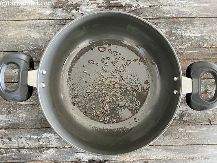 स्टेप 25 – <p>सरसों के दानों को चटकने दें।</p>