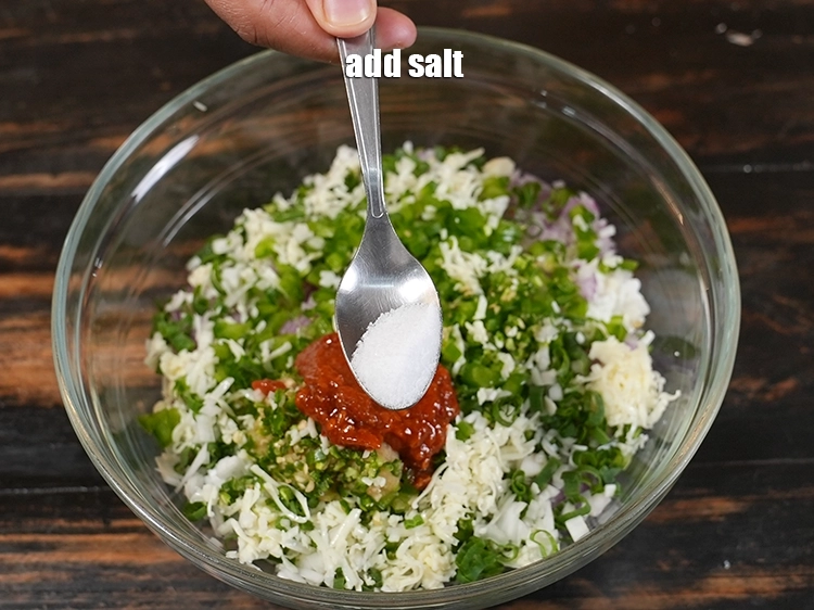 स्टेप 9 – <p>स्वादानुसार नमक डालें।</p>