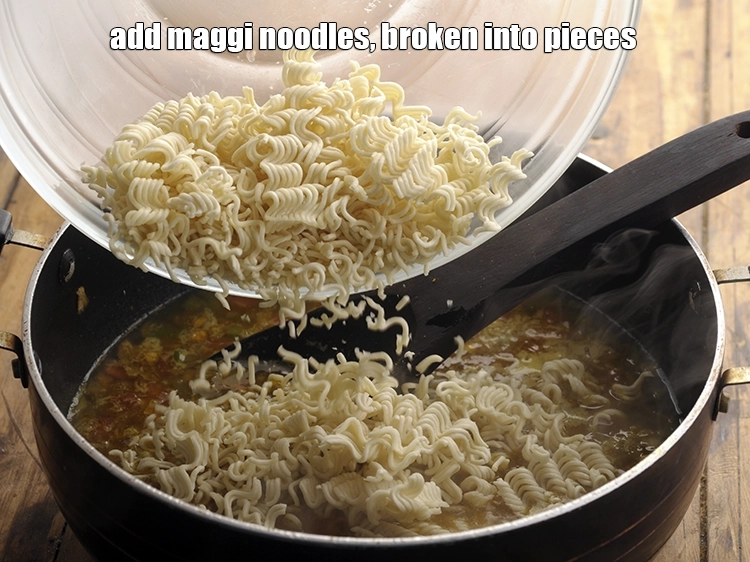 स्टेप 21 – <p><span style="background-color:rgb(255,255,255);color:rgb(0,0,0);">2 </span><a href="https://www.tarladalal.com/glossary-maggi-noodles-hindi-1362i"><u>मैगी नूडल्स् ( maggi noodles ) </u></a><span …