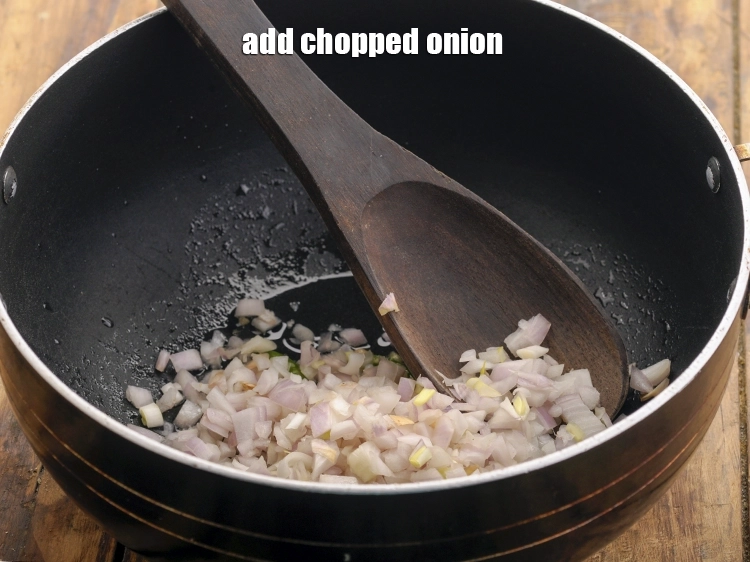 स्टेप 8 – <p><span style="background-color:rgb(255,255,255);color:rgb(0,0,0);">1/2 कप </span><a href="https://www.tarladalal.com/glossary-onions-pyaz-pyaaz-kanda-hindi-548i#ing_2327"><u>कटा हुआ प्याज़ (chopped onions)</u></a> डालें। …