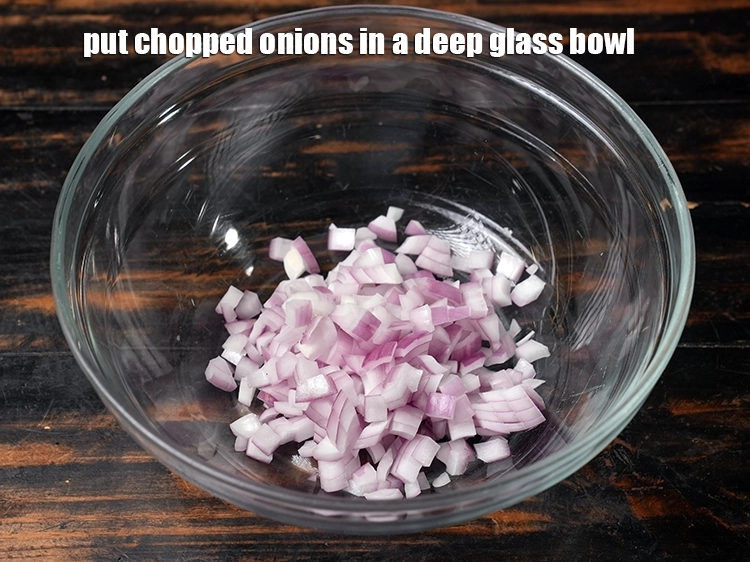 स्टेप 3 – <p><strong>प्याज टमाटर कोशिंबीर</strong> बनाने के लिए | <strong>स्वस्थ प्याज टमाटर …