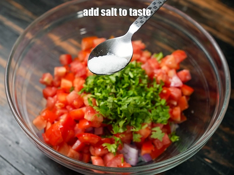 स्टेप 6 – <p>स्वादानुसार <a href="https://www.tarladalal.com/glossary-salt-namak-table-salt-hindi-418i"><u>नमक (salt)</u></a> डालें।</p>